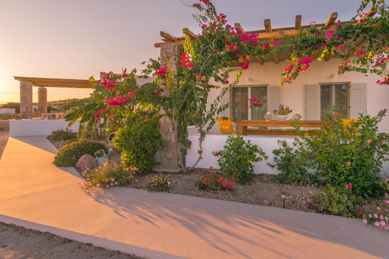 Milis Houses Adamantas Exterior photo